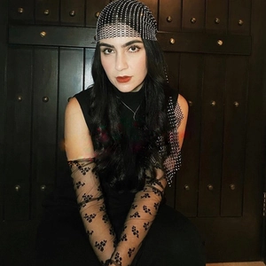 Close-up of sparkling rhinestone mesh turban headpiece on model for party wear