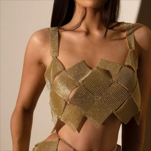 Crop top sexy con strass dorati a griglia per feste da donna e festival rave