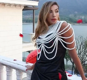 Chaîne de corps élégante en perles ivoire avec design châle multicouche et glands