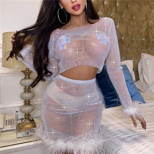 Sexy weißes Mesh-Zweiteiler-Kleid Set mit glitzernden Strasssteinen und Federbesatz