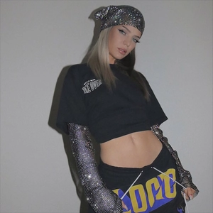 Chic women's sparkling rhinestone mesh headpiece and streetwear fashion outfit set