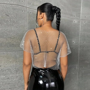 Haut court sexy en maille à strass blancs avec manches courtes pour un look superposé