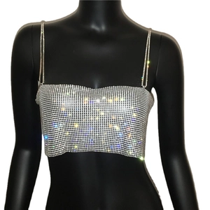 Haut court sexy en strass argenté avec fines bretelles chaîne pour fête et club