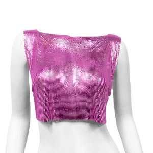 Haut court sexy en paillettes métal rose avec col carré et texture scintillante
