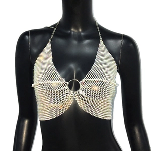 Sexy top a rete con strass colorati AB cristalli e dettaglio anello a O in metallo