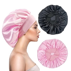 Seidige Schlafhaube aus Satin zur Haarpflege mit breitem Gummiband in Rosa und Schwarz