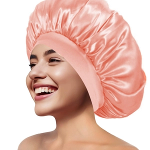 Blassrosa Satin-Schlafhaube mit breitem Gummiband für Haarpflege und Schutz bei Nacht