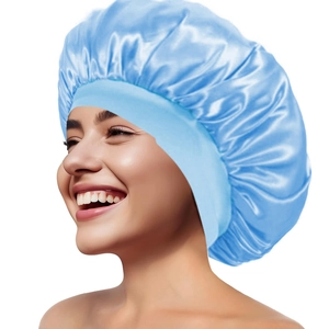 Hellblaue Satin-Schlafhaube für Damen mit breitem elastischem Band und seidigem Glanz