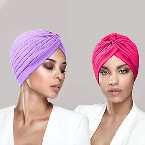 Bonnets turban plissés pour femmes en violet clair et magenta avec nœud torsadé