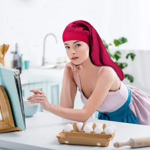 Détail du bonnet de nuit long en satin avec large bande élastique pour le soin des cheveux