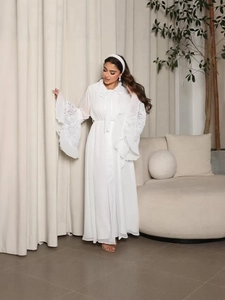 Elegant White Maxi Abaya Dress For Women Lace Spliced Flare Sleeve Pleated Long Robe With Belt Modest Party Evening Gown