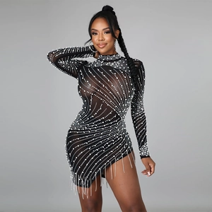 Robe moulante sexy en tulle noir avec perles et franges en strass scintillants
