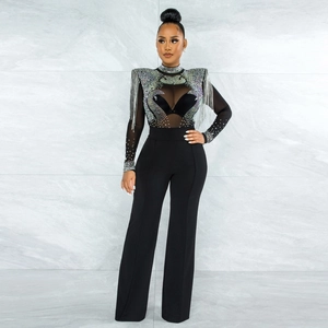Combinaison en résille noire chic avec épaules à franges strass et pantalon large