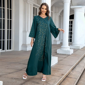 Robe longue Abaya vert foncé élégante avec strass dorés et coupe ample sophistiquée