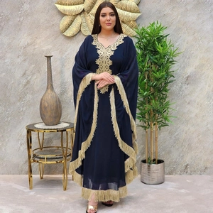 Robe caftan marocaine bleu foncé avec broderies dorées et bordures à franges pour femme