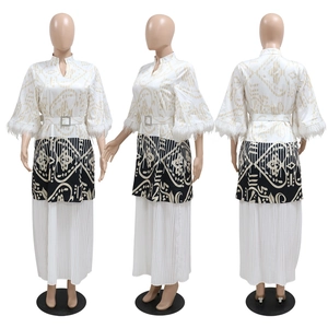 Detailansicht Kaftan-Oberteil mit Ethno-Print, Federbündchen und Gürtelschnalle
