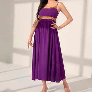 Elegante abito lungo viola senza maniche con paillettes dorate e gonna a pieghe