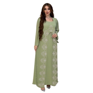 Robe Abaya élégante vert clair pour femmes avec broderie florale en strass argentés