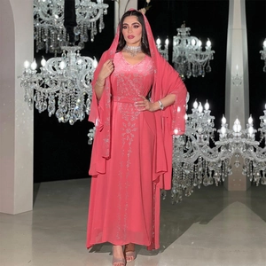 Rosa Abend-Abaya mit silbernen Strasssteinen und passendem Schal für formelle Anlässe