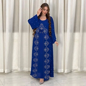 Robe abaya bleu roi en mousseline avec broderies dorées élégantes et motifs ethniques