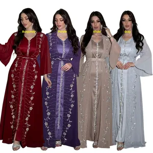 Dettagli del caftano musulmano con ricamo floreale e paillettes in quattro colori