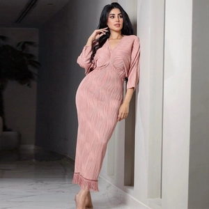 Abito Maxi Plissettato Elegante da Donna con Scollo a V e Maniche Lunghe con Bordo a Nappe Vestibilità Slim a Maglia Rosa