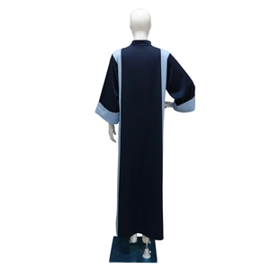 Vue arrière de la robe abaya patchwork bleu marine et bleu clair à manches longues