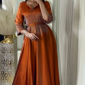 Robe Longue Musulmane en Satin Élégante Pour Femmes Luxe Strass Manches Longues Caftan Abaya Pour Fête Soirée Banquet