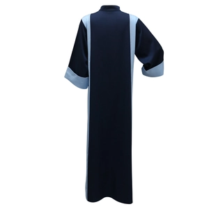 Vue arrière d'une robe abaya longue en bleu contrasté avec coupe droite ample