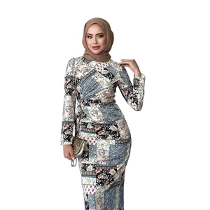 Detailed pattern of floral and paisley print on a slim-fit long-sleeved Muslim dress