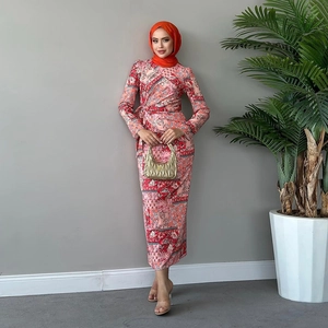 Fashionable paisley print long-sleeve maxi dress with matching headscarf for women