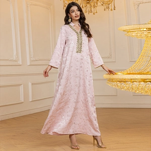Robe Longue Caftan en Jacquard Rose Élégante Avec Paillettes et Broderies Dorées Abaya Musulmane de Luxe pour Femme Soirée