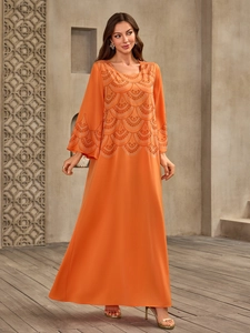Robe longue Abaya musulmane orange élégante avec des détails en strass festonnés