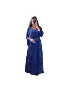Robe abaya élégante bleu marine à manches longues avec motifs floraux et une ceinture
