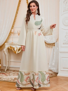 Robe jalabiya ethnique crème élégante avec paillettes paisley et ceinture pour femme