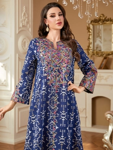 Robe kaftan Jalabiya bleu marine avec col en V et broderie de paillettes colorées