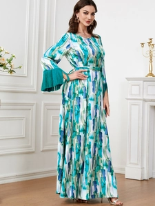 Robe longue élégante à imprimé abstrait avec de longues franges aux poignets