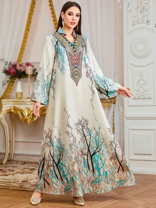 Elegante vestido largo estilo caftán con cuello en V, estampado digital y bordados