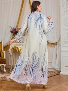 Vestido largo beige con cuello en V, estampado digital y textura jacquard elegante