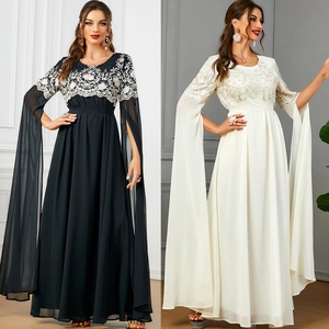 Robe Maxi Brodée Élégante pour Femme en Polyester Motif Floral Manches Cape Fendues Style Abaya Banquet Fête Soirée