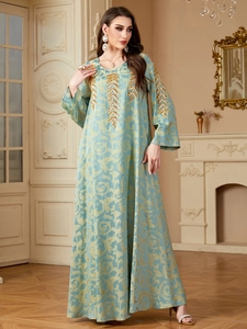 Robe longue Abaya bleu clair élégante avec broderies florales dorées et motifs