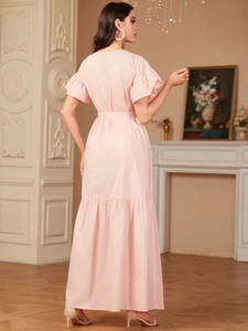 Robe longue princesse rose clair élégante avec manches à volants et jupe plissée à plusieurs couches