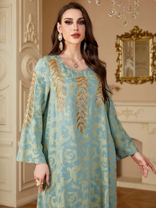 Robe maxi Abaya vert sauge élégante avec jacquard fleuri doré et broderie de feuilles