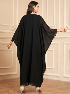 Robe longue kaftan noire ample avec broderie dorée et manches chauve-souris élégantes