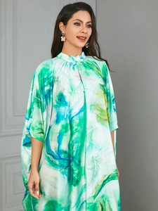 Robe longue chic à manches chauve-souris avec imprimé aquarelle artistique bleu et vert
