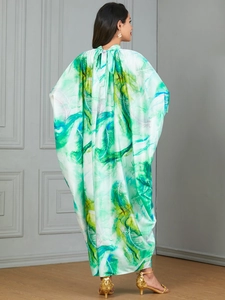 Robe caftan élégante à imprimé plumes vertes avec lien au dos et manches chauve-souris