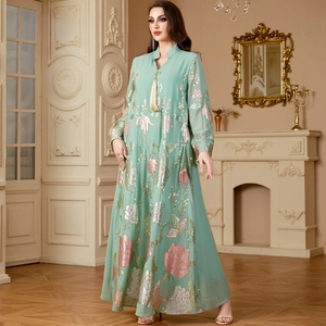 Robe caftan vert menthe élégante avec broderie florale à paillettes et glands