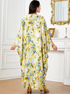 Robe caftan en satin imprimé floral pour femmes avec manches chauve-souris et coupe large