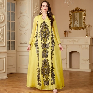 Robe longue jaune élégante à manches longues avec broderie de paillettes sombres raffinée