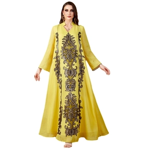 Robe longue Abaya jaune élégante avec broderies ethniques noires et col en V